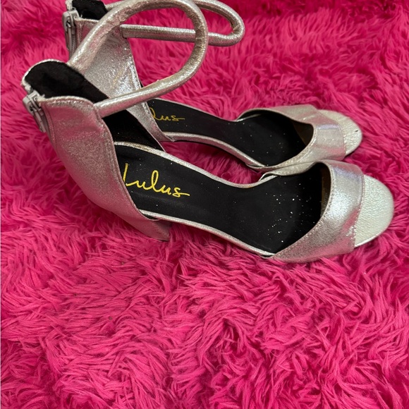 Lulu's‎ Silver Heels with Ankle Strap and Peep-Toe - women’s size 8 - Picture 9 of 10